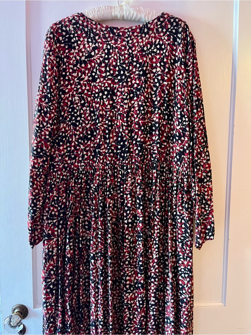 Boxy Red & Black Batik Printed Long Sleeve Dress with Pockets - Picture 2 of 9